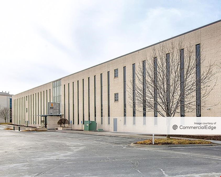 Cloverleaf Building 1