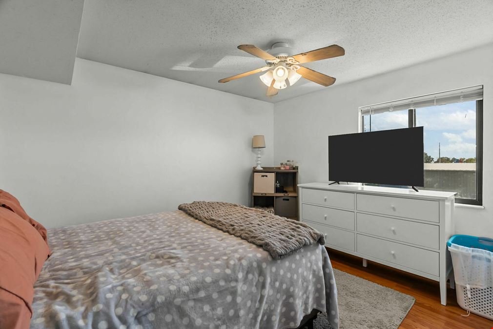 8942-8948 Eden Ave