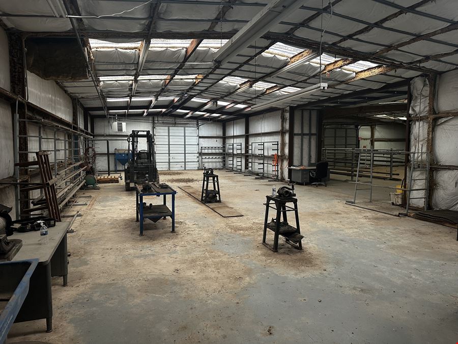 6,232 SF Shop/Office Space on 0.4 Acres