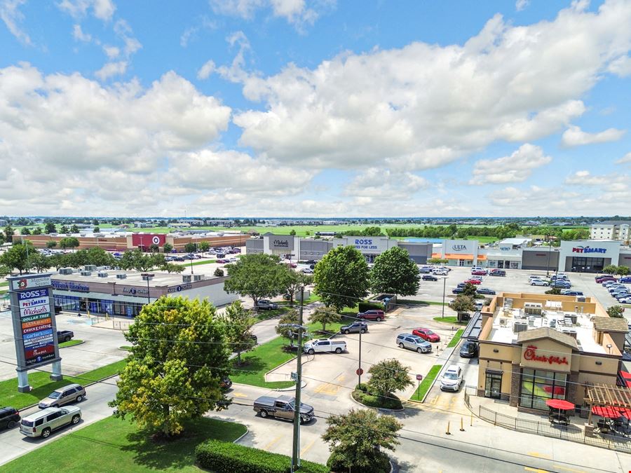 Magnolia Square: Highly Visible Retail Space in Power Center