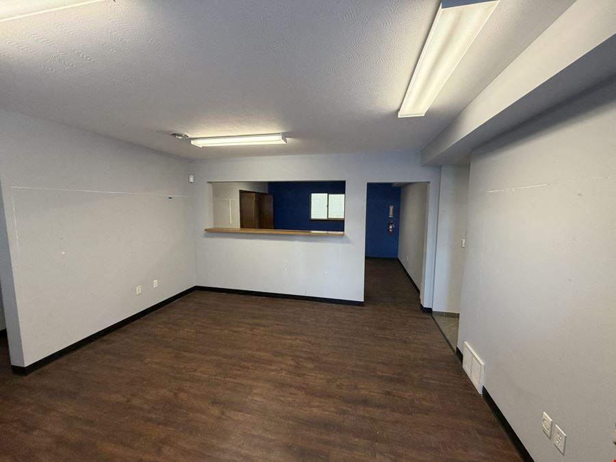 3606 E. Wellesley Ave