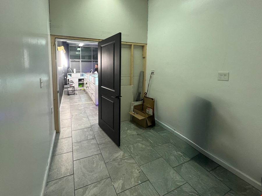 700 SF | 1101 Broadway | Renovated Retail Space with Glass Frontage for Lease
