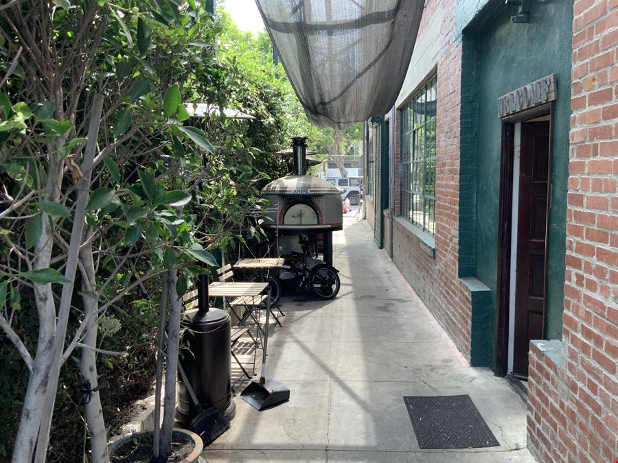 2821-2823 Main St