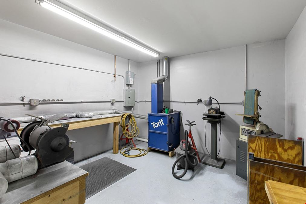 Industrial flex Unit for Lease in Newburyport Seacoast Business Park