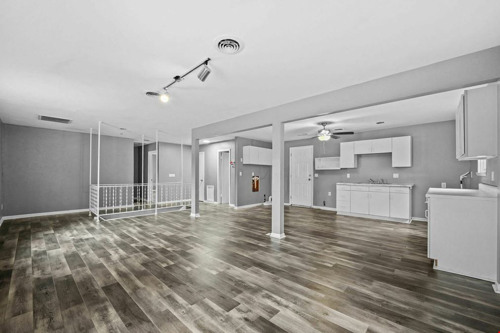 5532 Douglas Rd