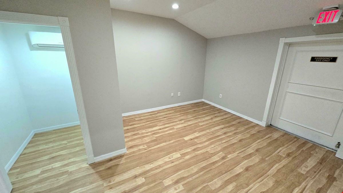 Freestanding Medical Office near Sarasota Memorial!