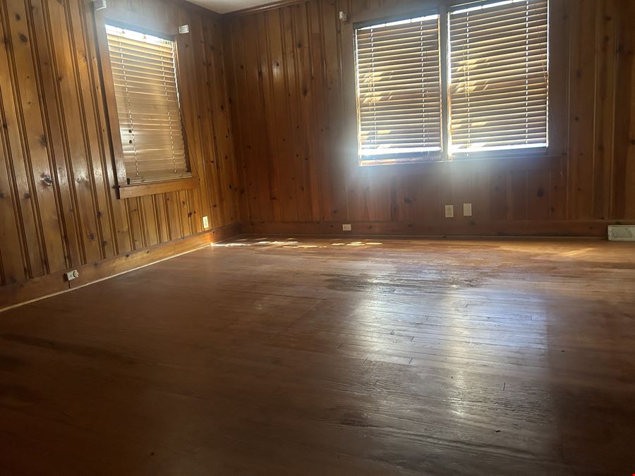 Commercial Building available on Palmetto st.