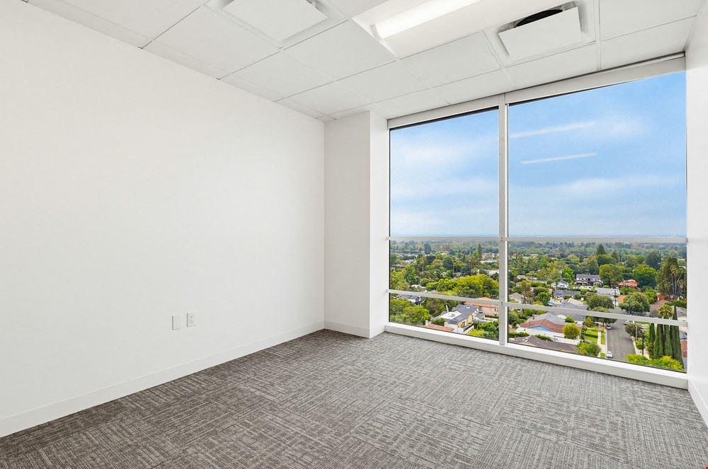 Encino Financial Center | Penthouse B