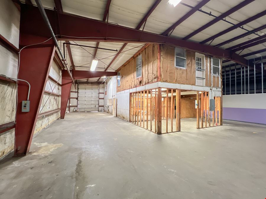 Office/Warehouse with Laydown Yard Near UNO Lakefront