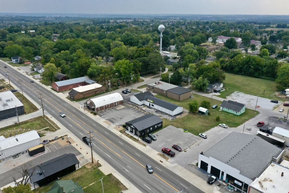 3,780' Restaurant / Storage  Building For Sale or Lease with Drive Thru in Nixa