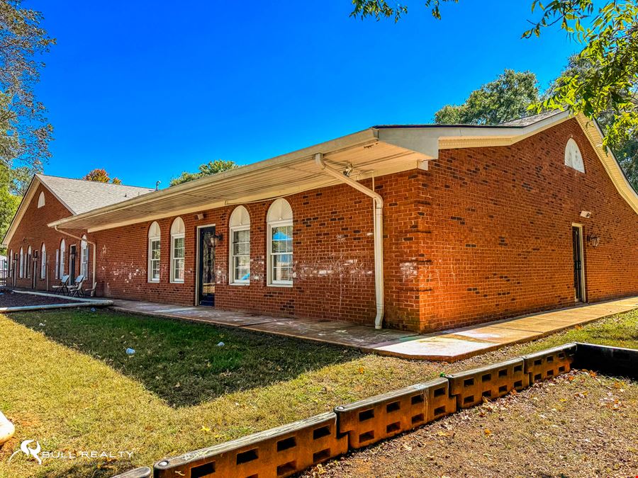 Operating Daycare with FF&E | ±8,270 SF