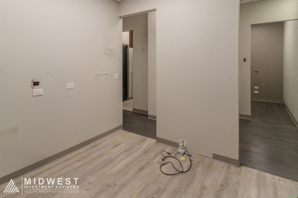 5230 S. Blackstone Ave - | 2,120 SF