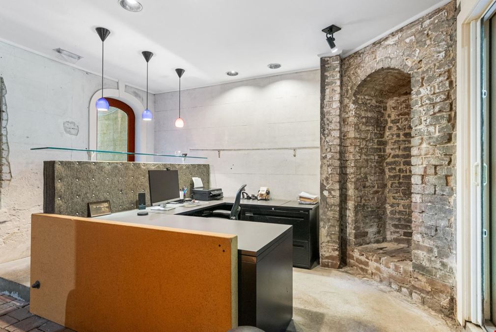 216 E. Gaston Street, Garden Level