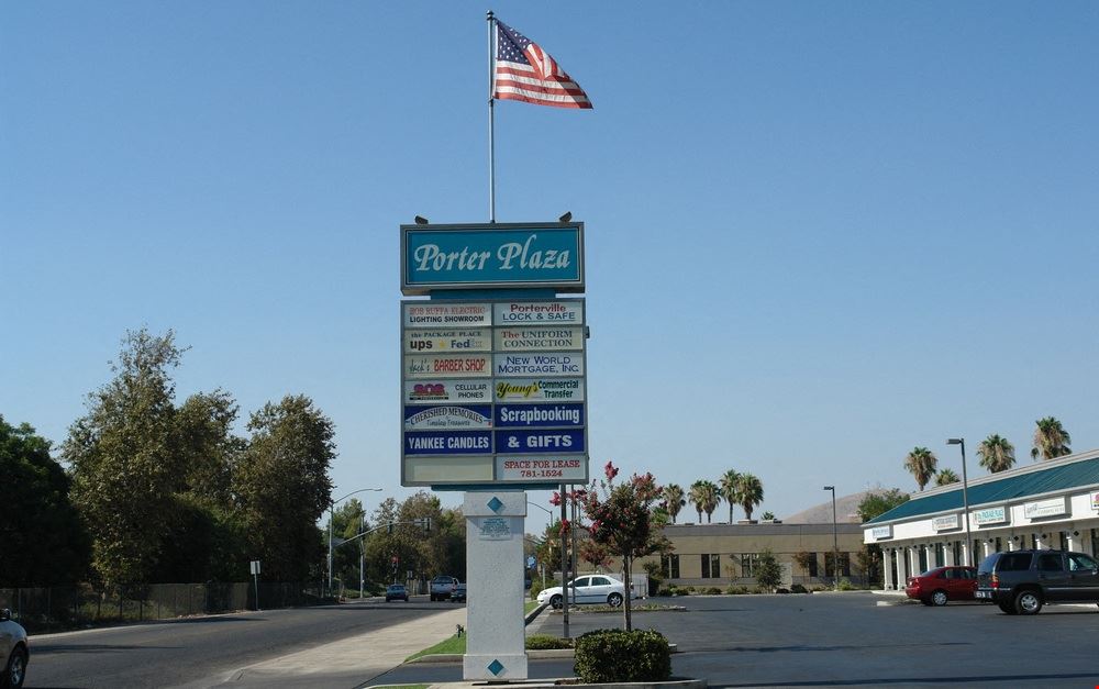 Retail/Office Available in Freestanding Commercial Retail Strip Center