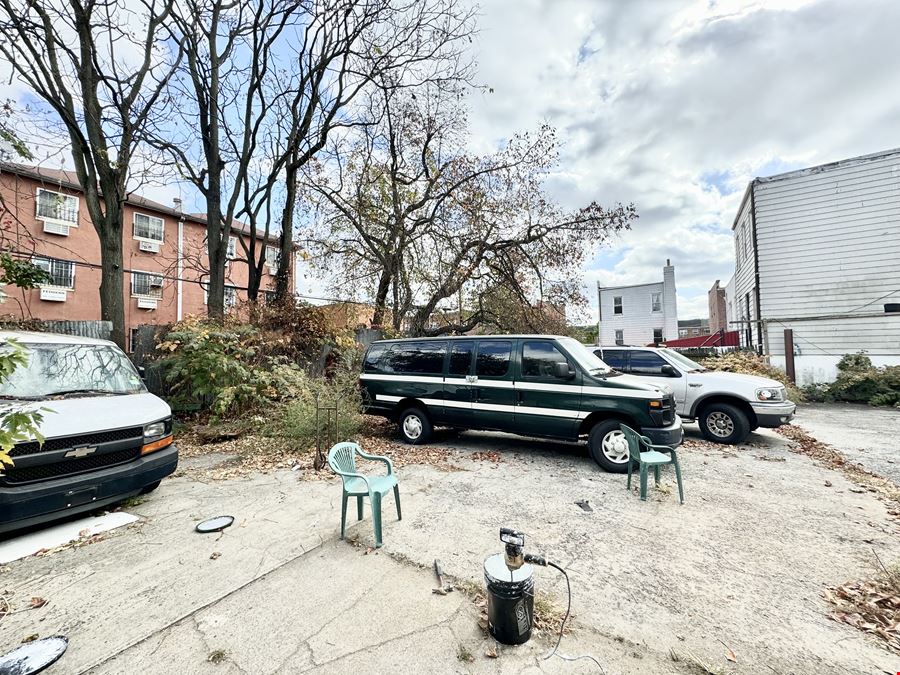 Two family house with an large empty lot for sale in Brooklyn