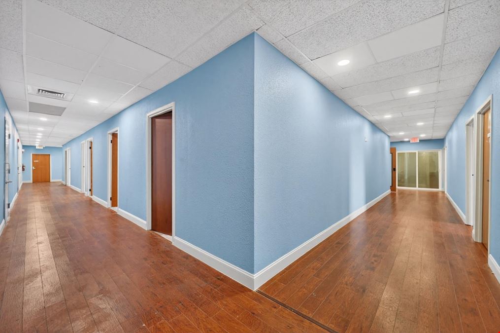 1404 W Walnut Hill Ln