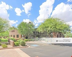 850 & 858 West Elliot Road