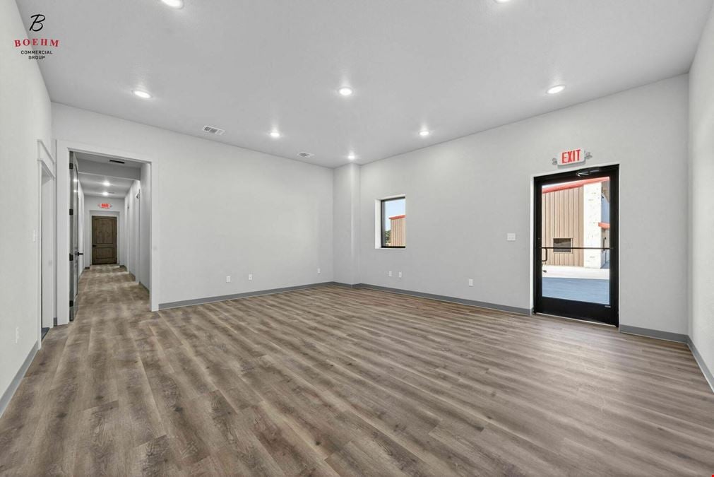 Warehouse/Office Building For Lease in Boerne Texas