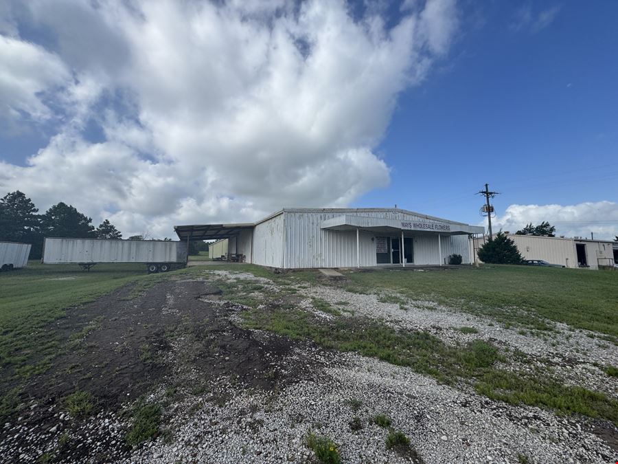 Industrial Facility w/ Dock Loading Near I-30