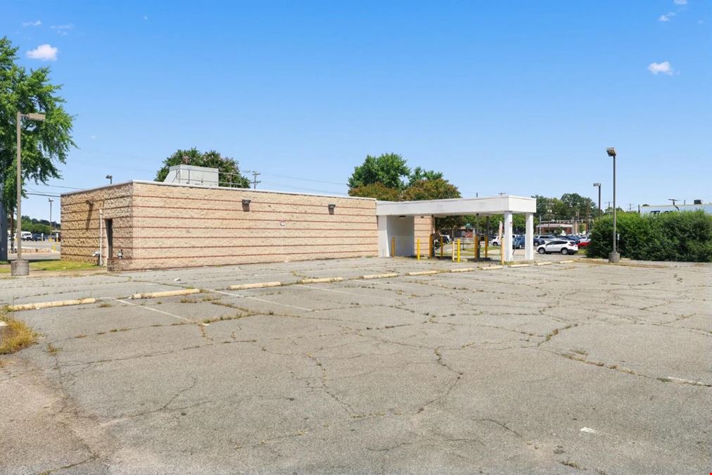 $1 Auction – Former SunTrust Bank | 18K VPD | Three Drive-Thru Lanes