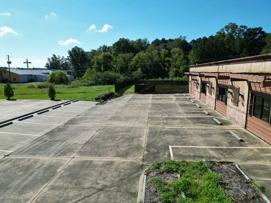 Former Doe's Restaurant - Florence, MS