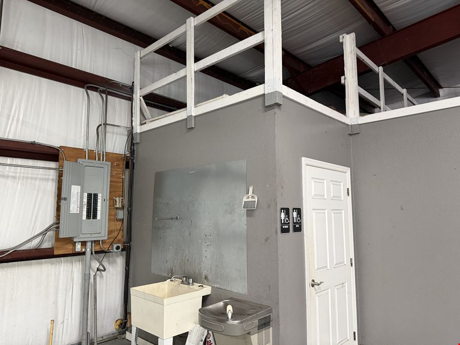 Warehouse Small Bay Available - US Hwy 441 Corridor