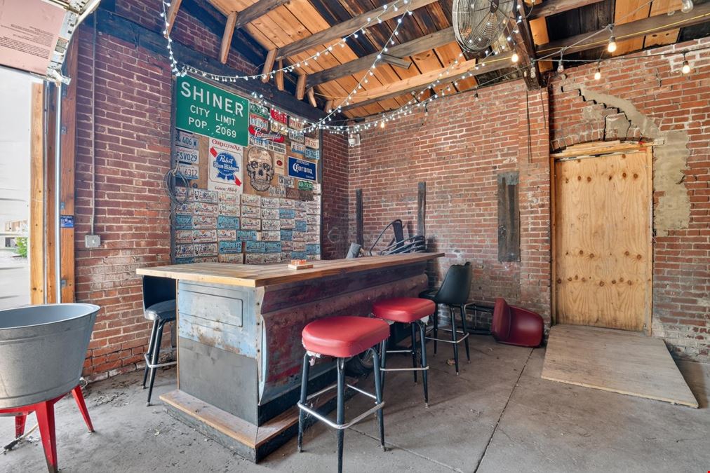 Benderz - 400 Washington St, Auburn IL  62615