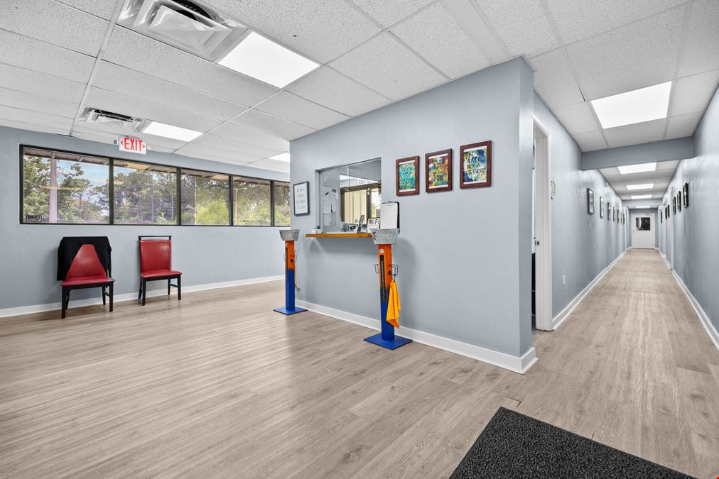 Versatile Office/Warehouse/Flex Space in Prime SW Gainesville Location