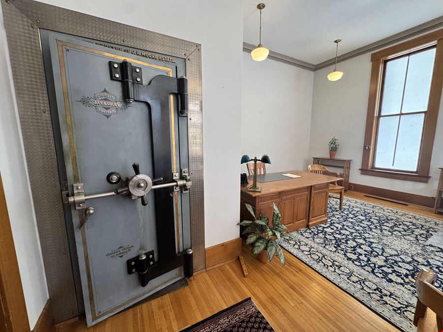 121-127 S Center St