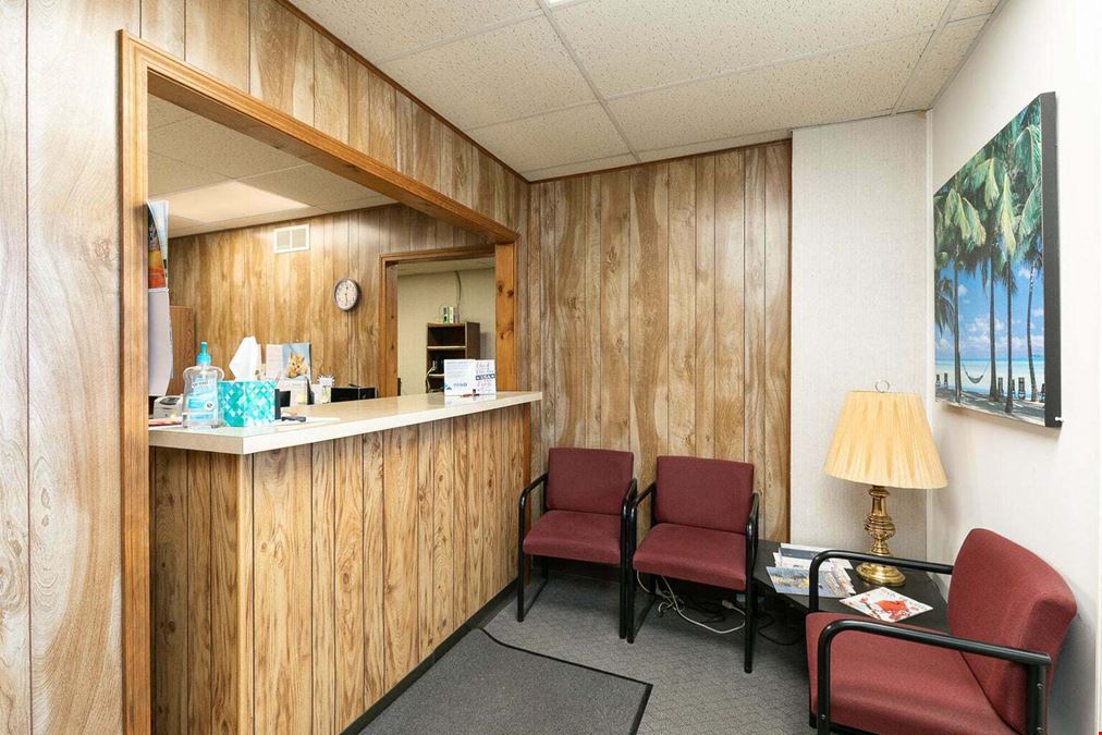OFFICE FOR SALE ON THE DOWNTOWN SQUARE IN NEVADA MO