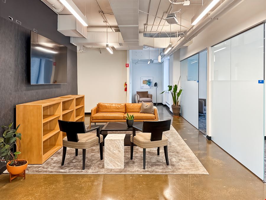 HQ - Chicago - E Huron St