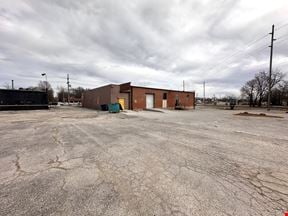 10,028 SF Retail/Office/Warehouse Building For Sale on South Glenstone