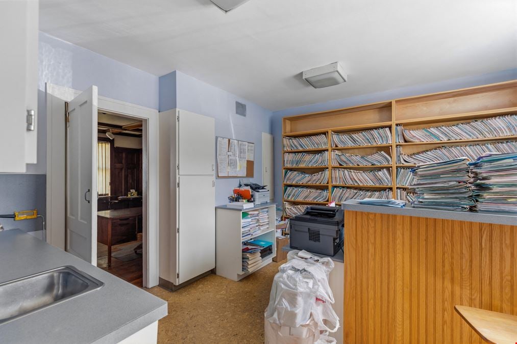 93 Roxbury St