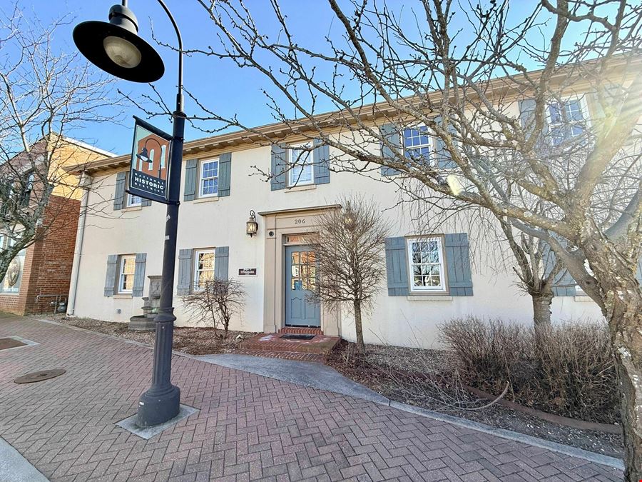 3,092 SF Office / Residential Building For Sale or Lease in Downtown Ozark Square