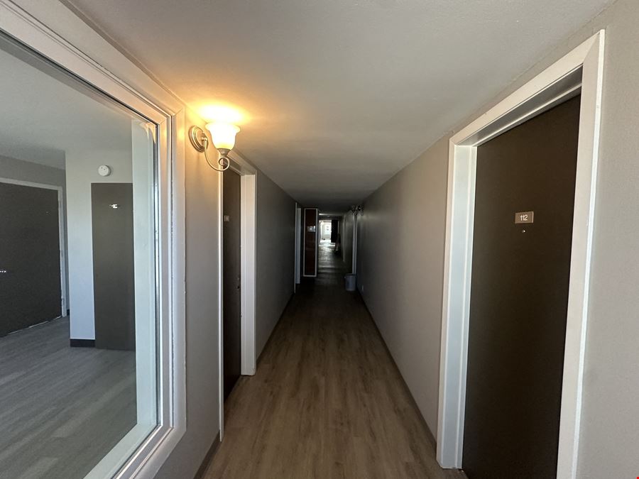 Motel & Single Family Home in Mazomanie