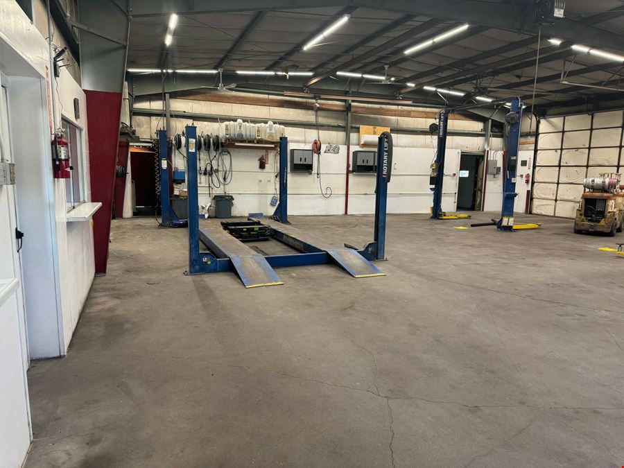 INDUSTRIAL/FLEX BUILDING ON 2.11 ACRES