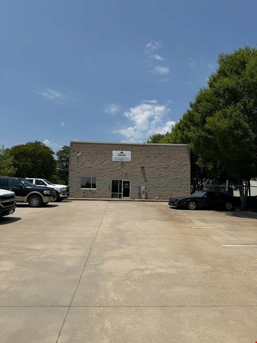 655 Maywood Industrial Garage and Yard
