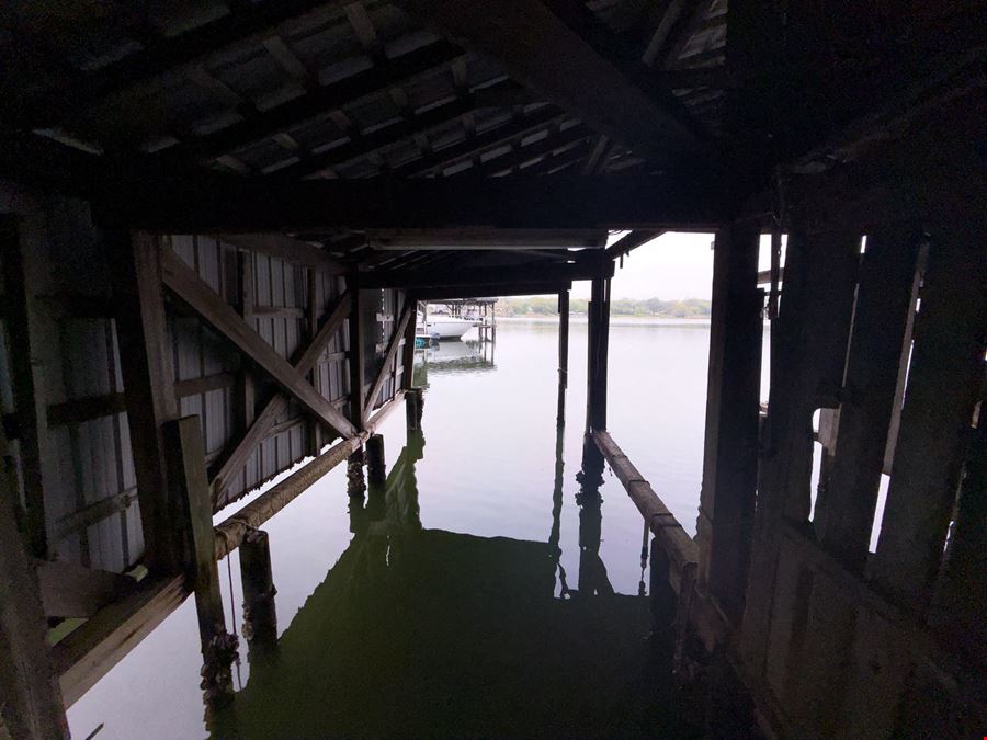 Waterfront Commercial Opportunity| 4,992 SF |