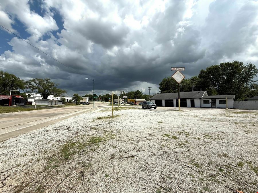 1,581 SF on .48 Acres Zoned HC in NW Springfield
