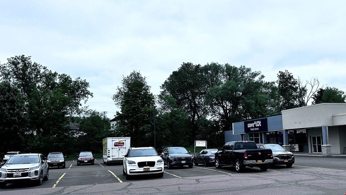 Retail Grocery Space Available
