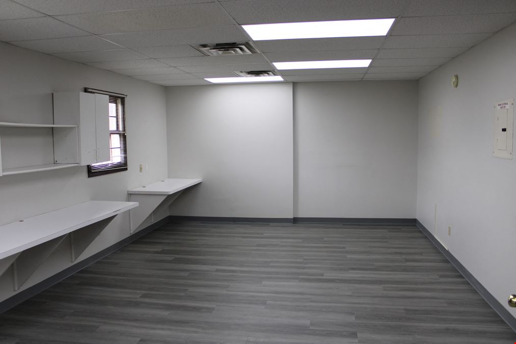 5525 Georgetown Rd - Suites E+F