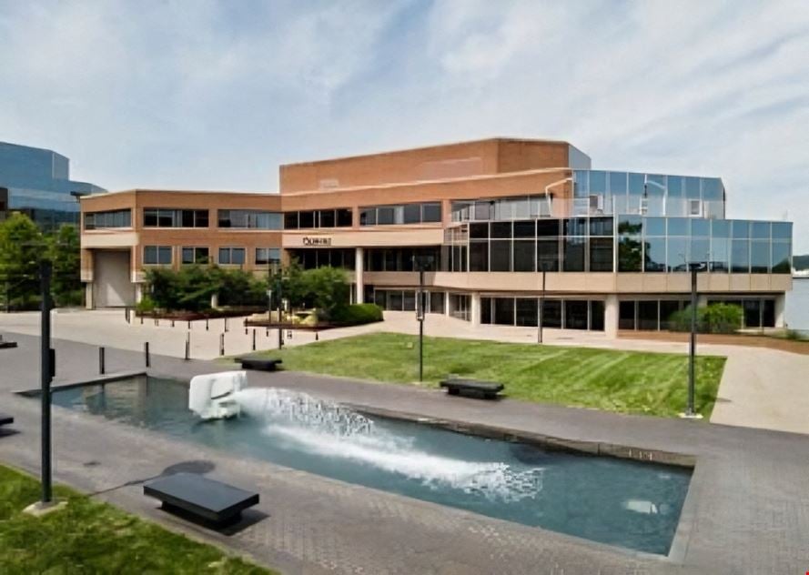 11 Canal Center Plaza