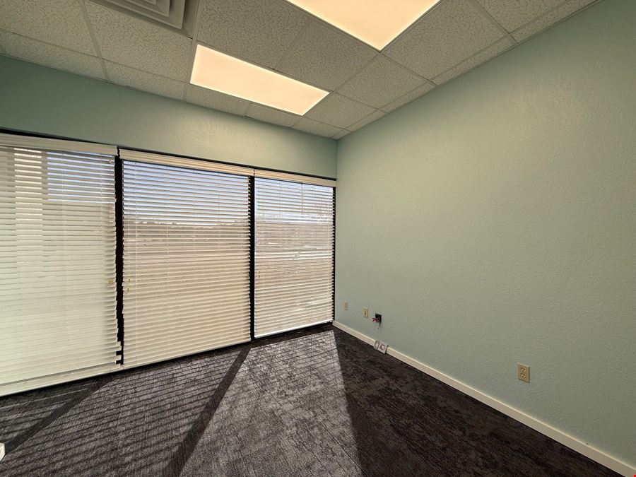 River Oaks Plaza/Office
