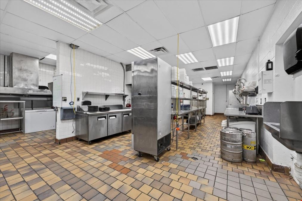 COMING SOON (Live Mon 6/22) - 4000 Fort Campbell Blvd - For Lease