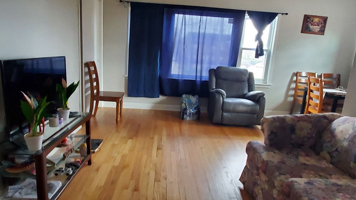 1346 W Irving Park Rd