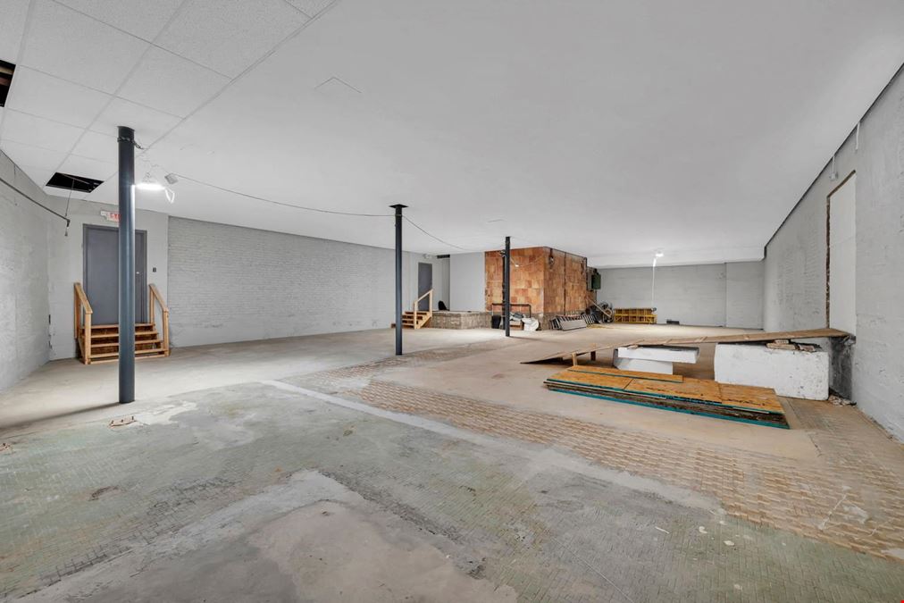 31 W Downer Pl, Suite B02, Aurora, IL 60506