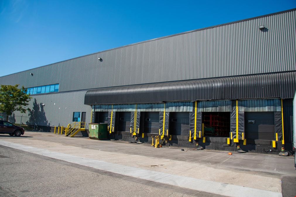 901 Steeles Avenue East