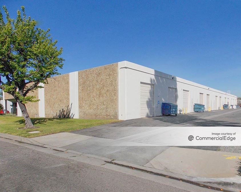 1523 & 1533 West Orangewood Avenue