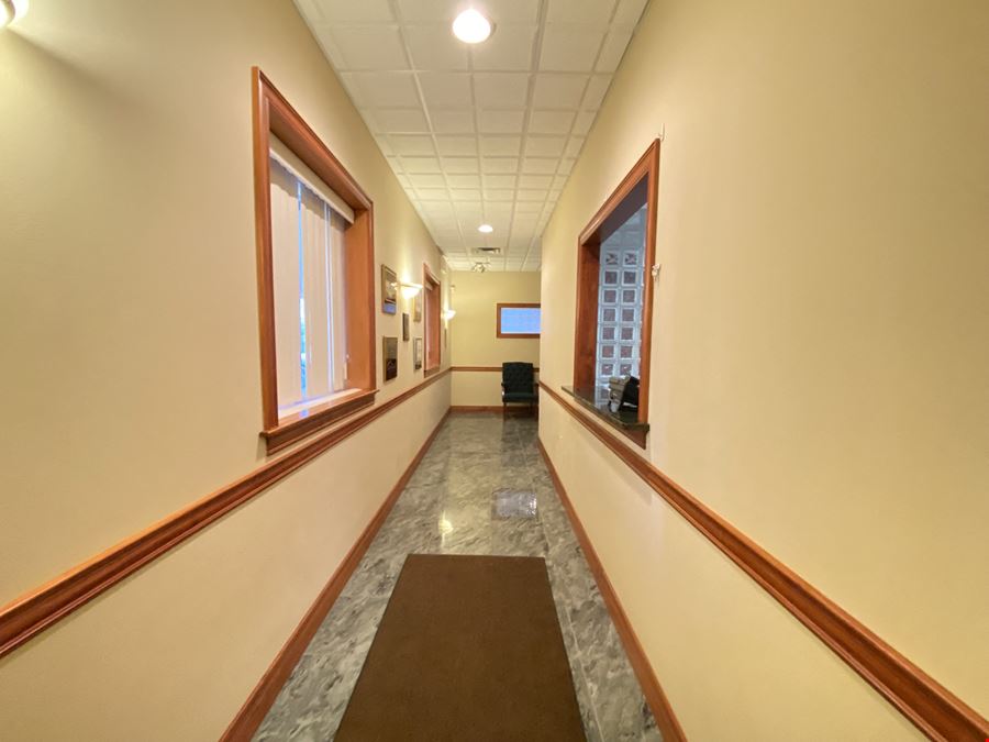 381 N 9th Ave