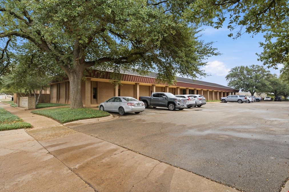 4800 Lakewood Dr